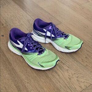 BROOKS Launch 2 Running Shoes Womens 9B Sneakers Tennis Green Purple
